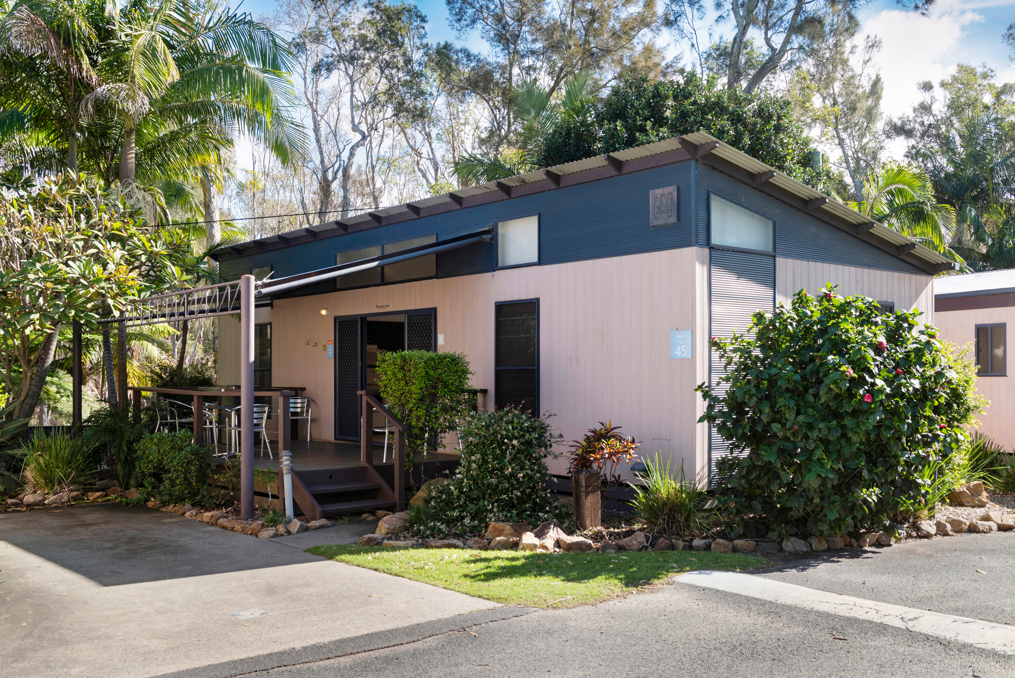 Deluxe Hibiscus Spa Villa Emerald Beach Holiday & Caravan Park