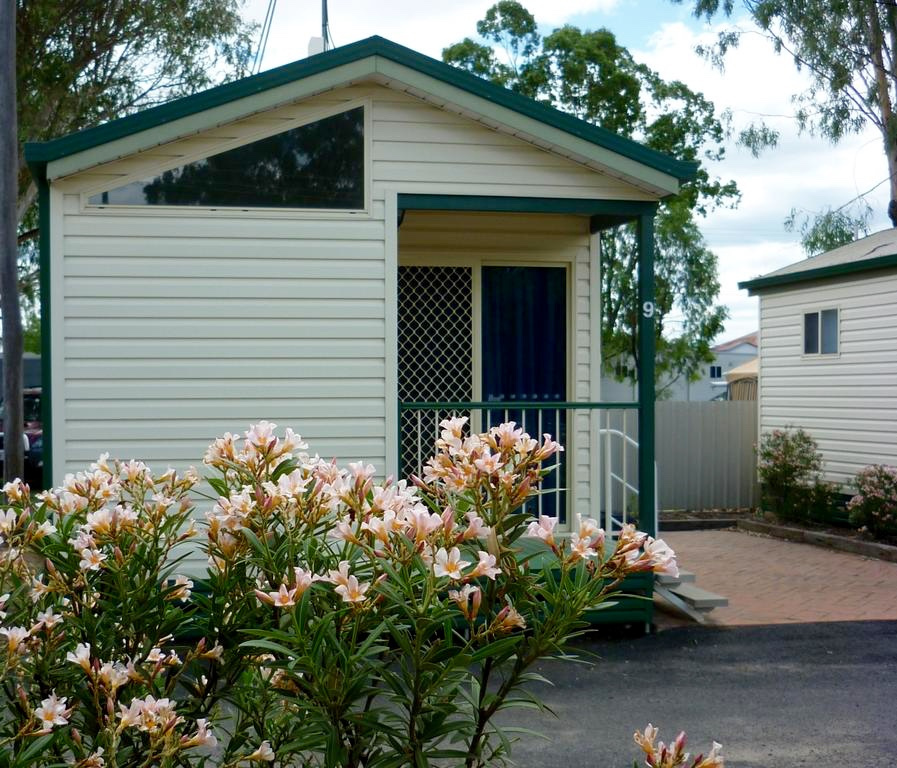 Executive Cabins Roma Big Rig Tourist Park Caravan Park